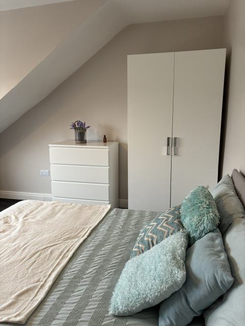 Room Back Breary Avenue in Leeds