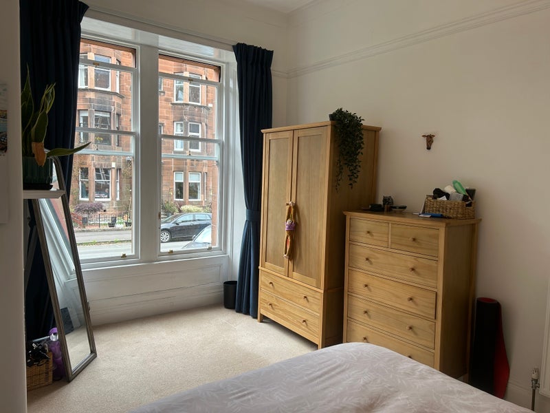 Room Airlie Street in Glasgow