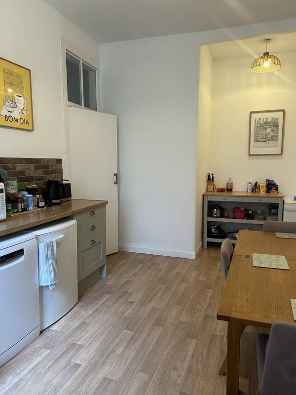 Room Airlie Street in Glasgow
