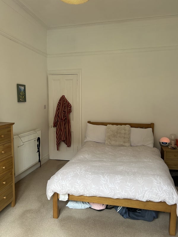 Room Airlie Street in Glasgow