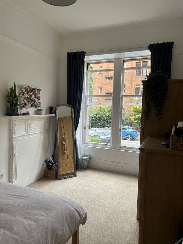 Room Airlie Street in Glasgow