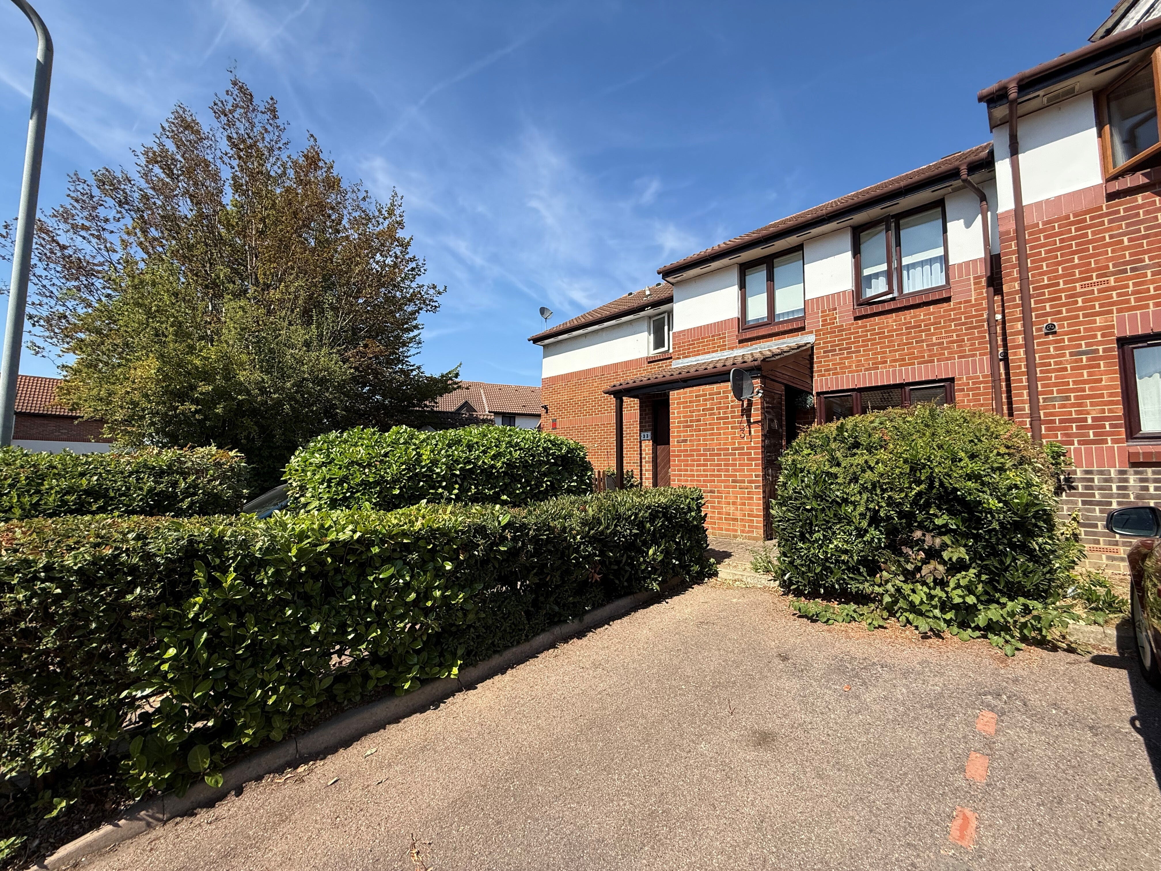 Flat Duarte Place in Grays