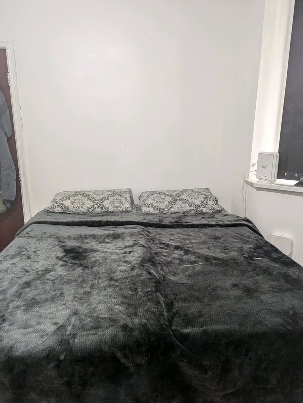 Room Kings Road in Trafford