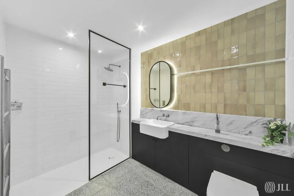 Flat Viaduct Gardens in Greater London