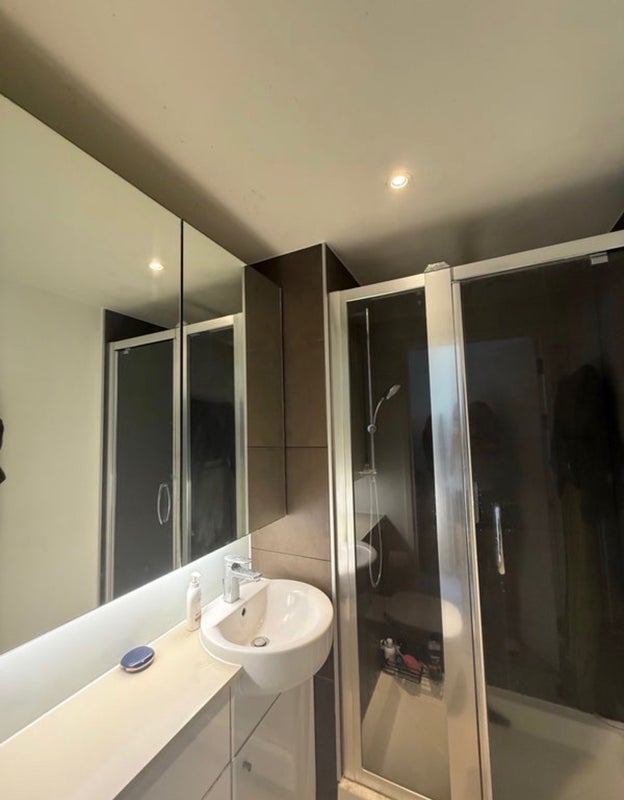 Room Logan Close in Greater London