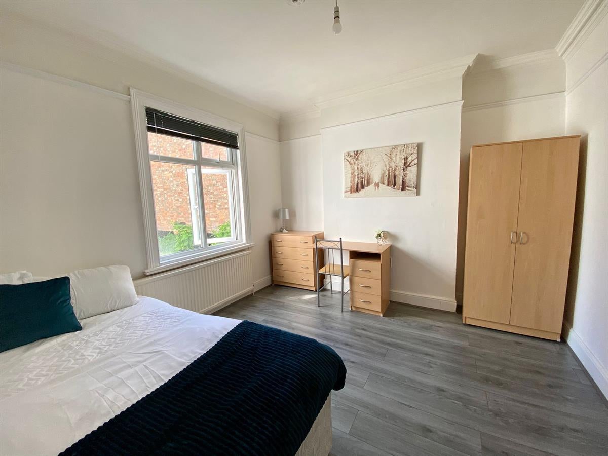 Room Ashburnham Road in Bedford