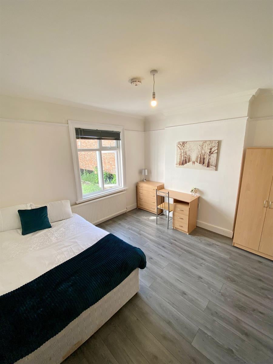 Room Ashburnham Road in Bedford