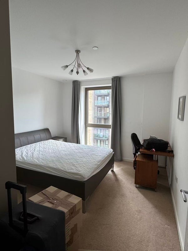 Room Olympic Way in Greater London