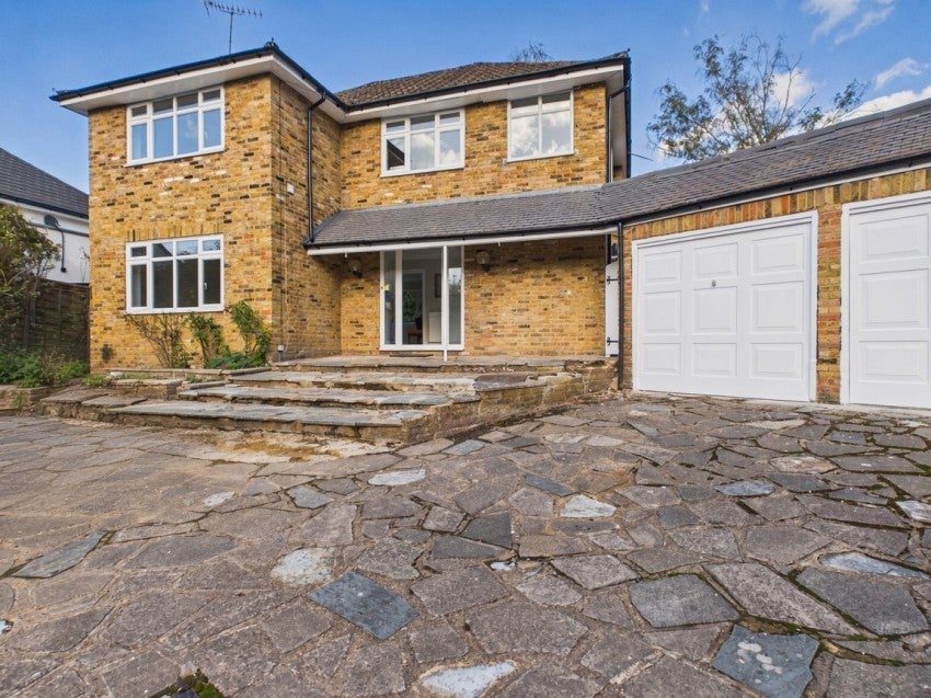 House Cheyne Close in Gerrards Cross