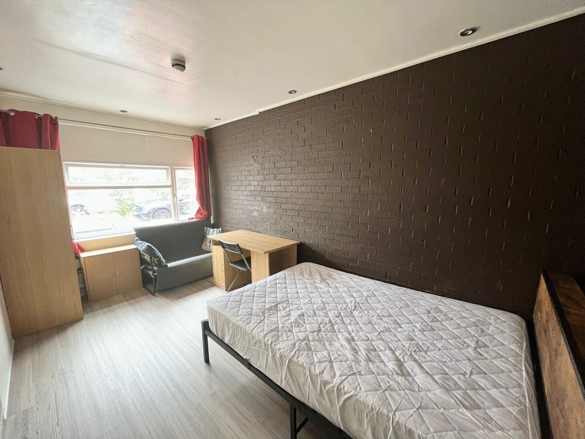 Room Gurnards Avenue in Milton Keynes