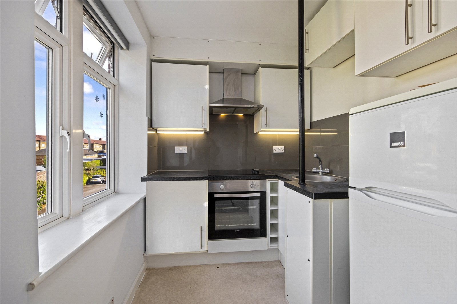 Flat Cross Deep in Greater London