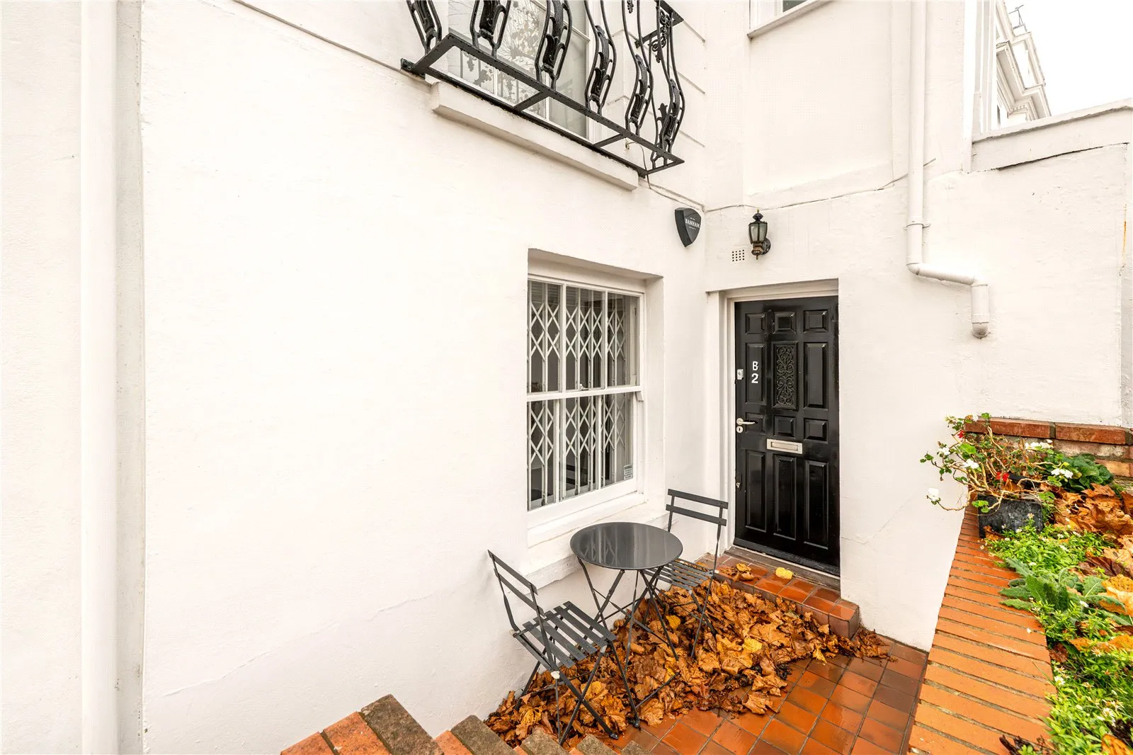 Flat Chepstow Crescent in Greater London