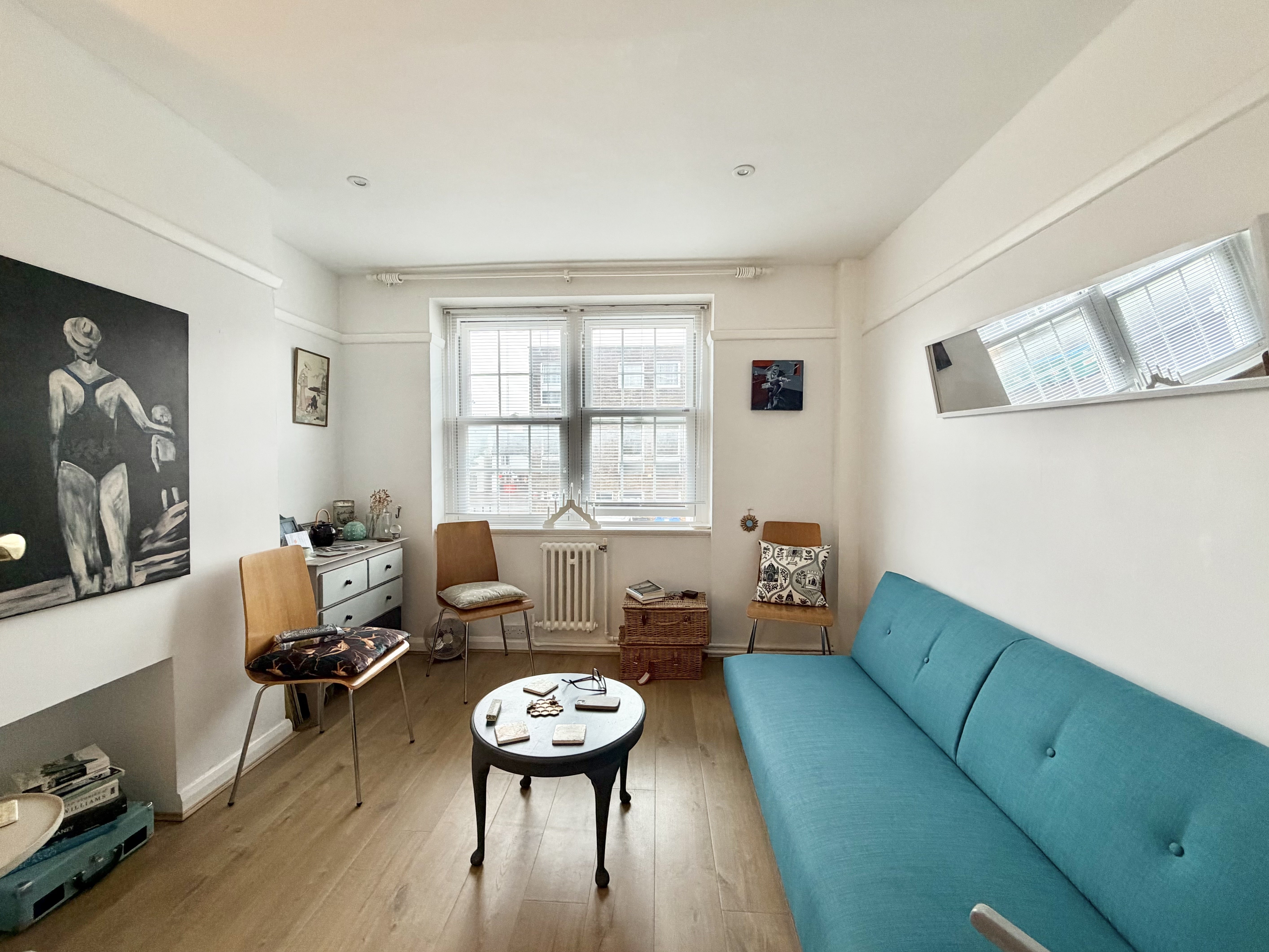 Flat Bishopric in Horsham