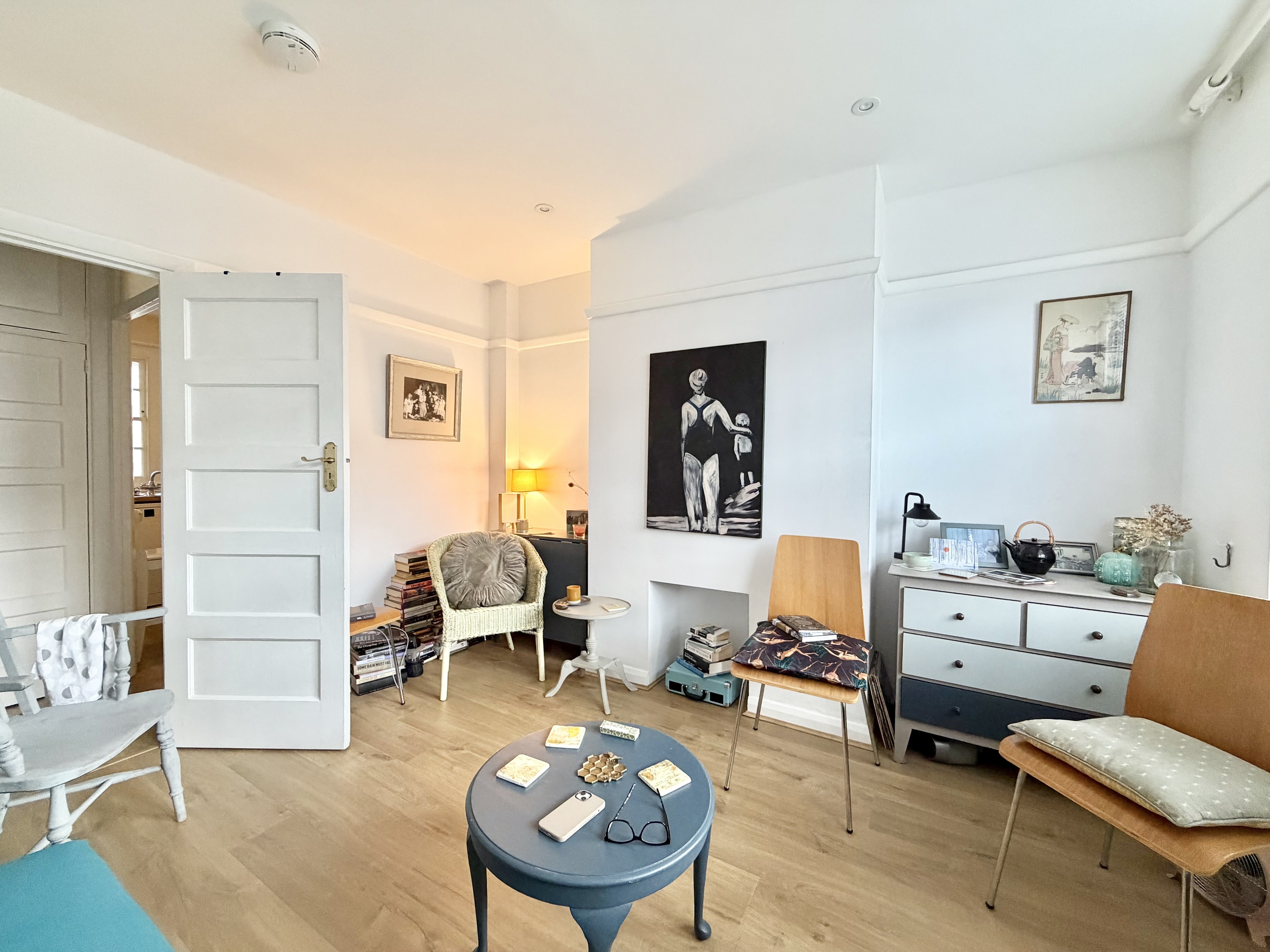 Flat Bishopric in Horsham