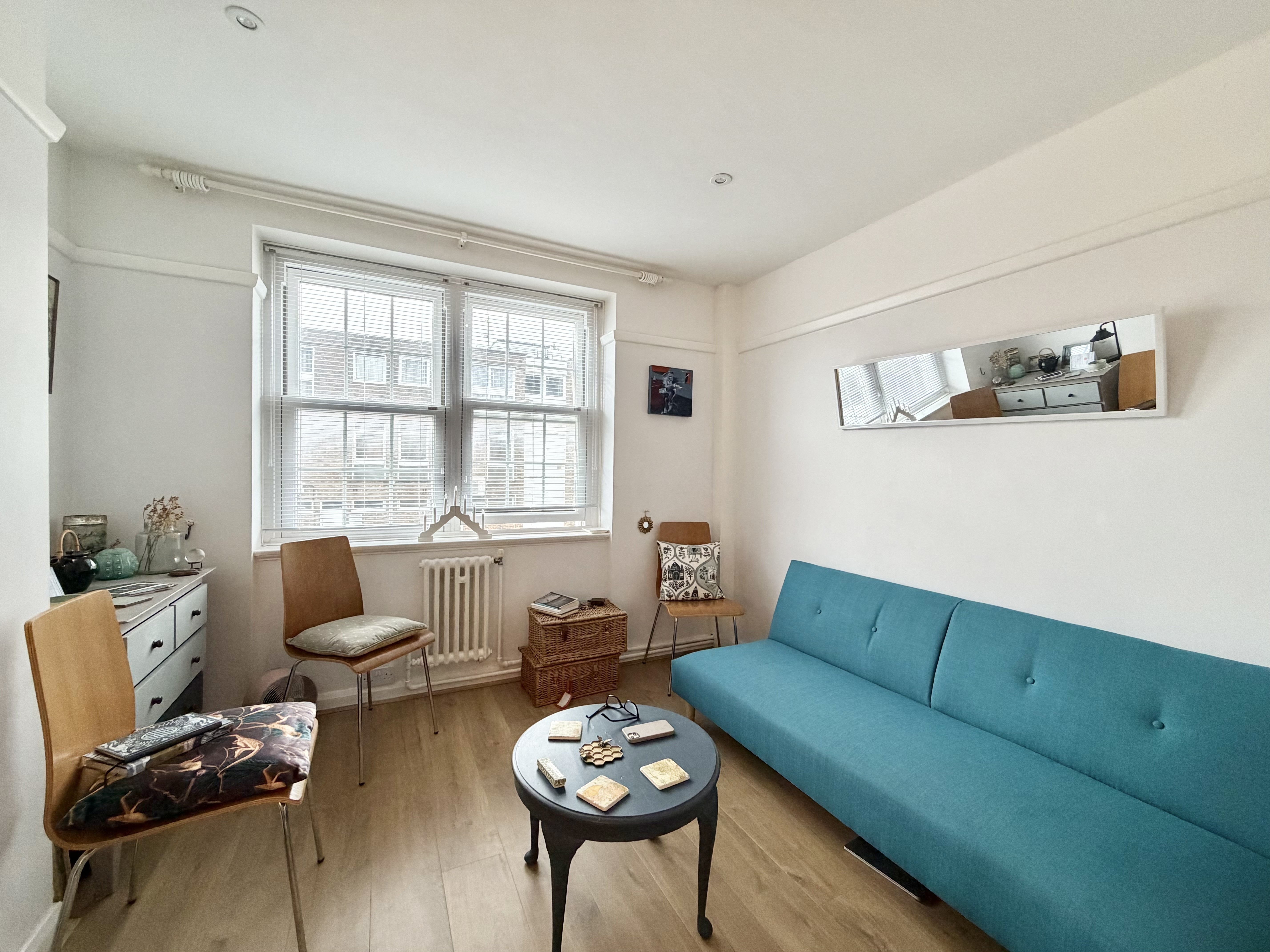 Flat Bishopric in Horsham