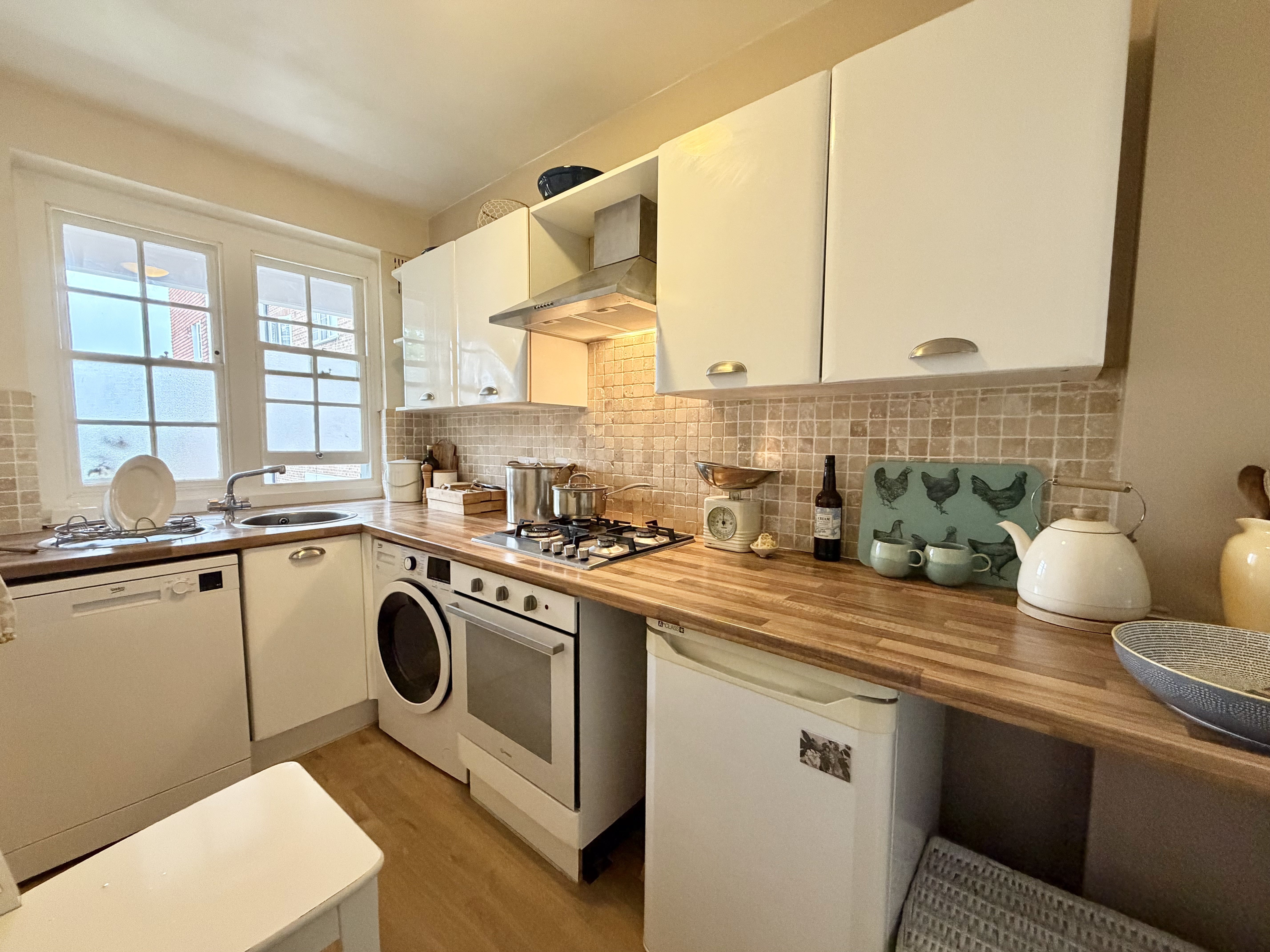 Flat Bishopric in Horsham