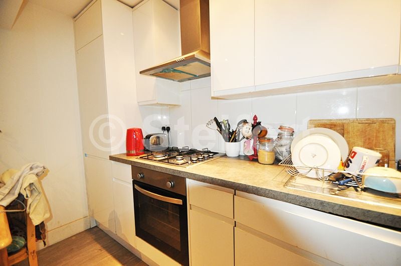 Flat Powerscroft Road in Greater London