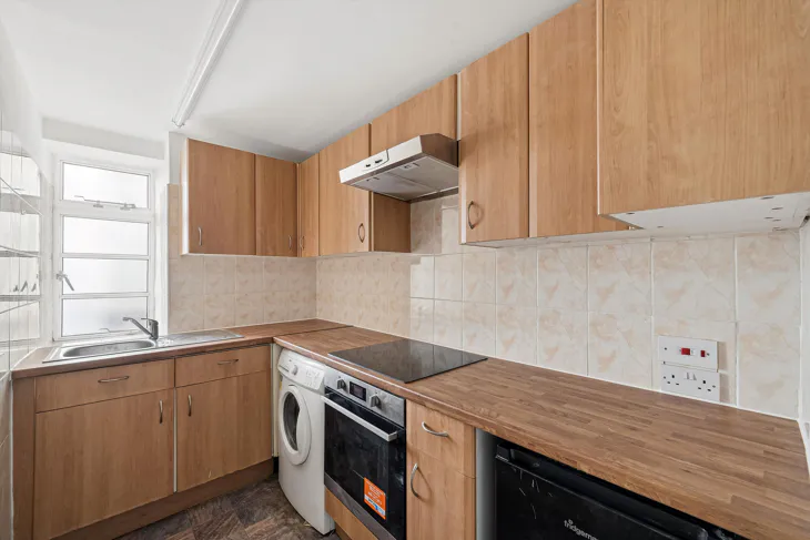 Flat Kensington Church Street in Greater London