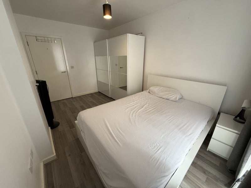 Room Orchard Place in Greater London