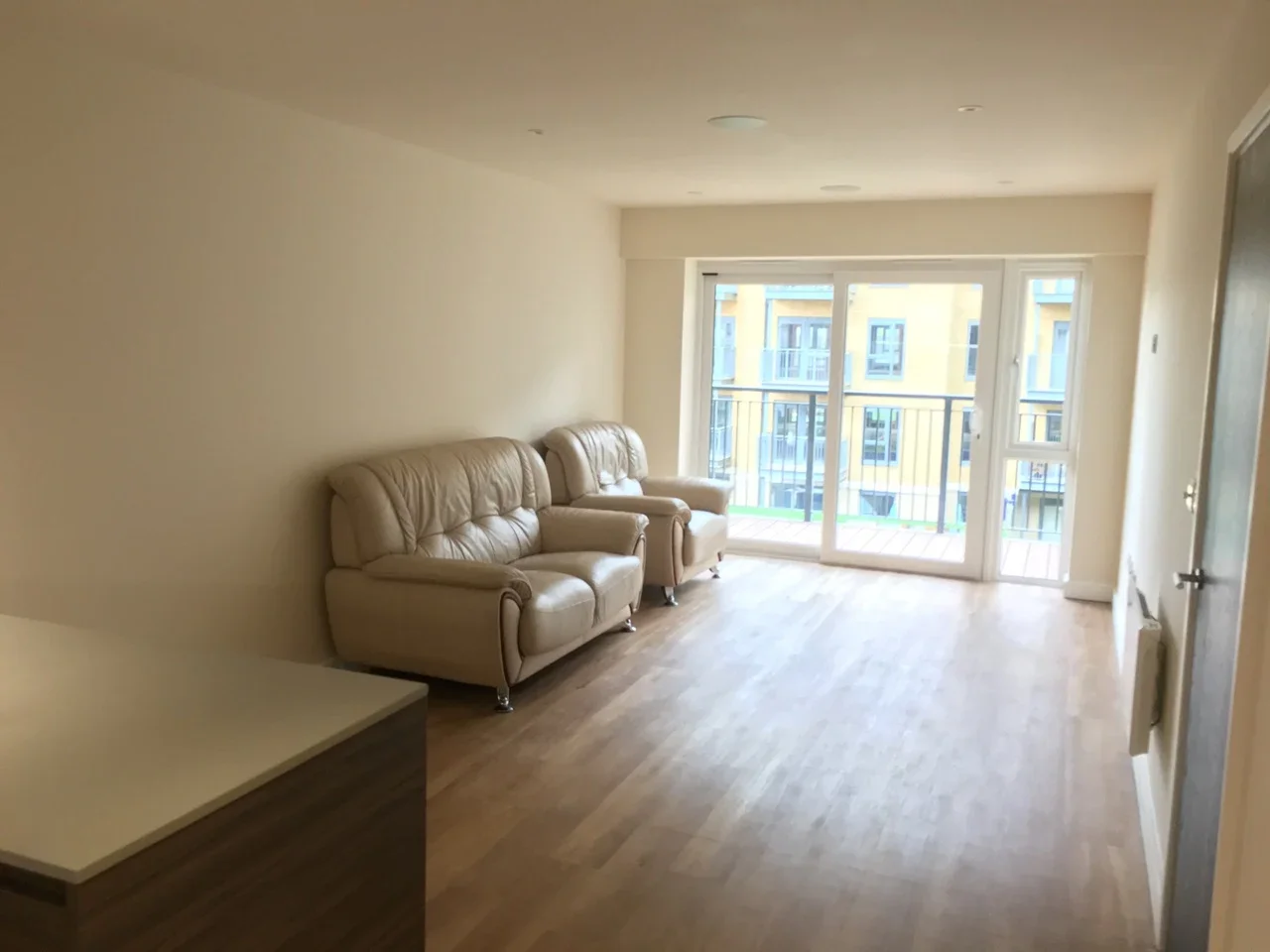 Flat Boulevard Drive in Greater London