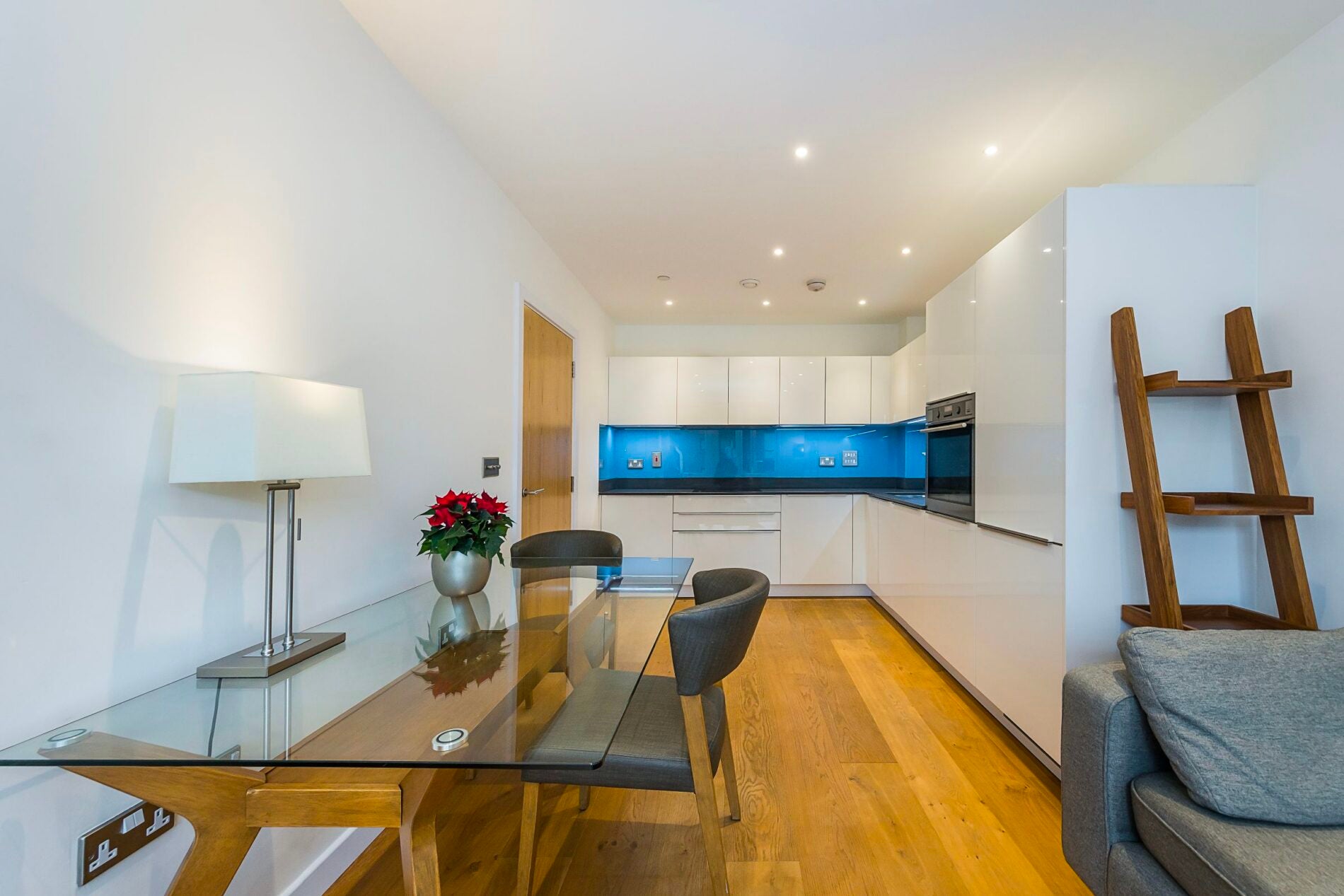 Flat Turnberry Quay in Greater London