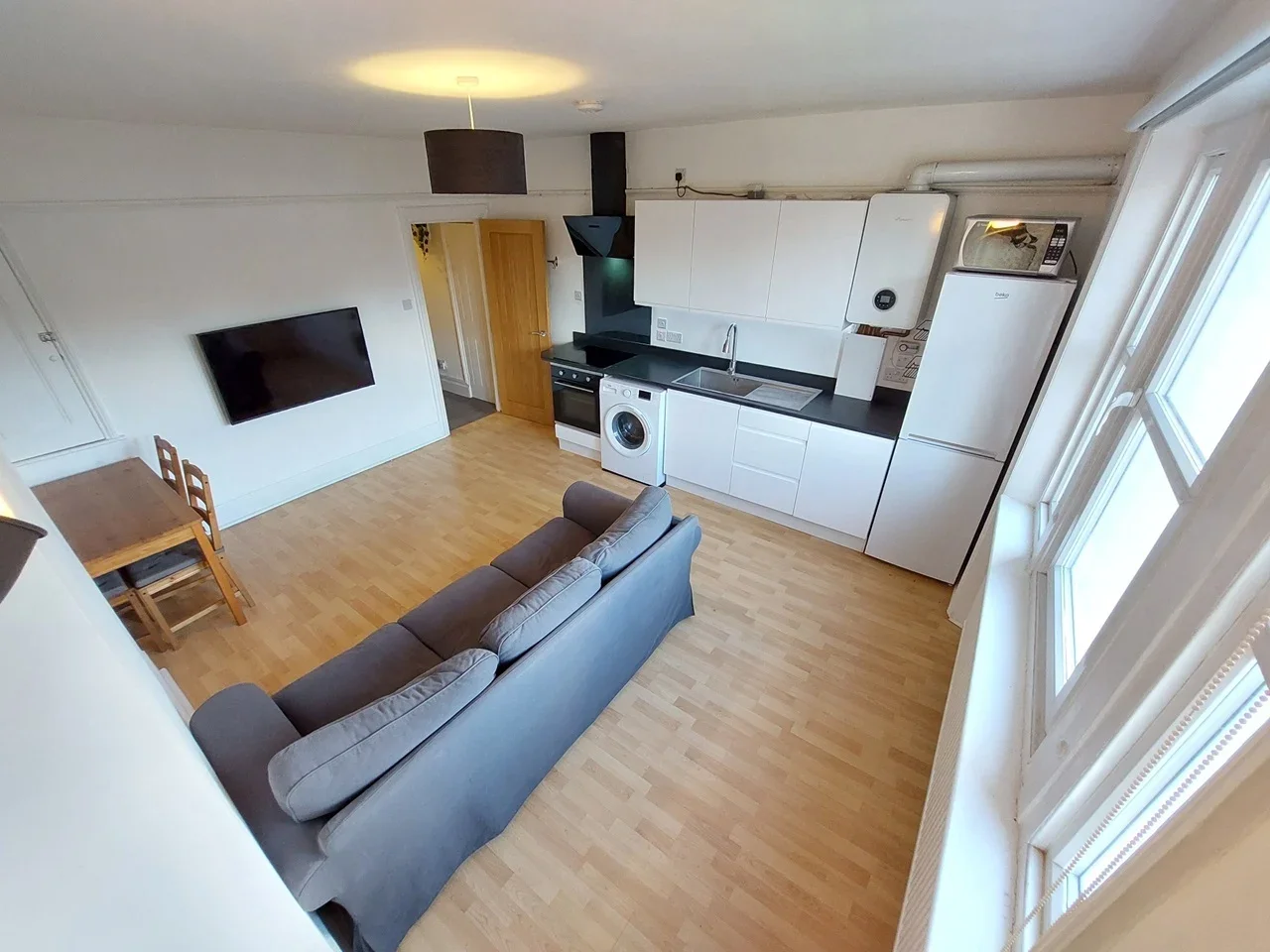 Flat Lansdowne Road in Greater London