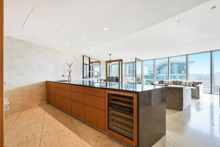 Flat Darsley Drive in Greater London