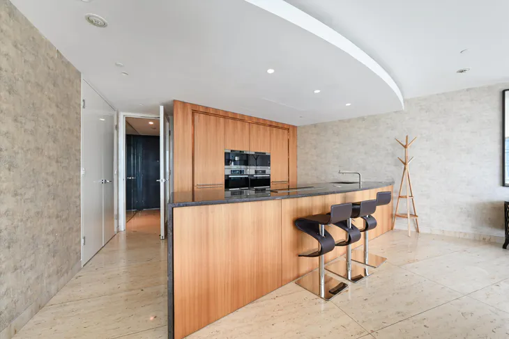 Flat Darsley Drive in Greater London