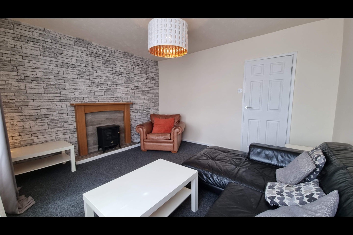 Room Queenswood Drive in Leeds