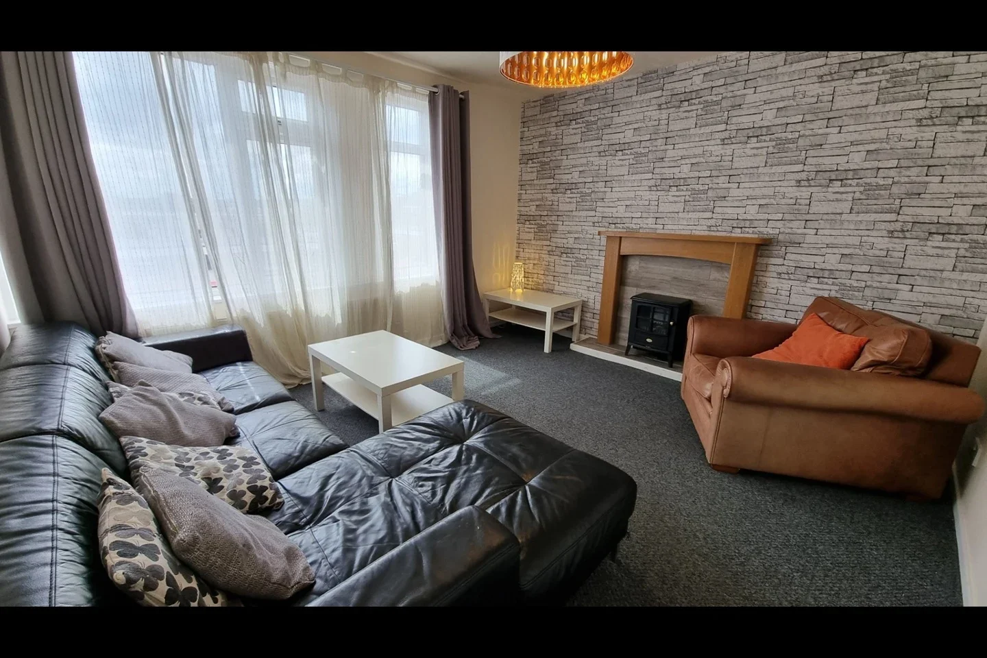 Room Queenswood Drive in Leeds