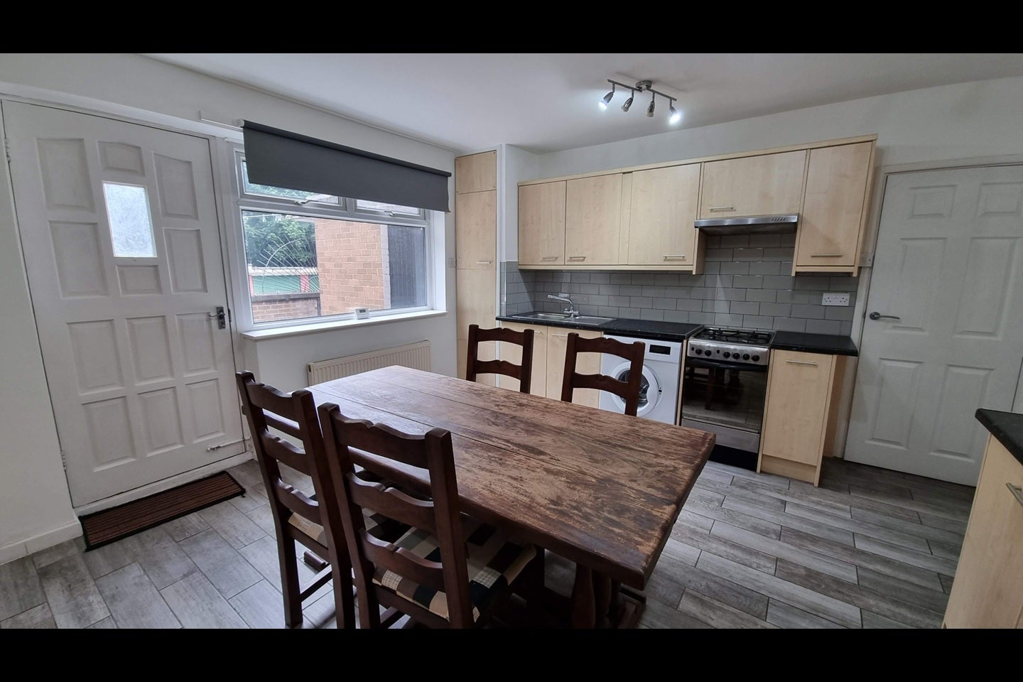 Room Queenswood Drive in Leeds