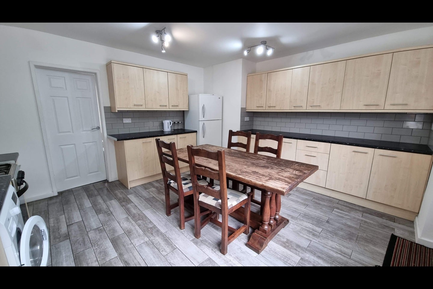 Room Queenswood Drive in Leeds