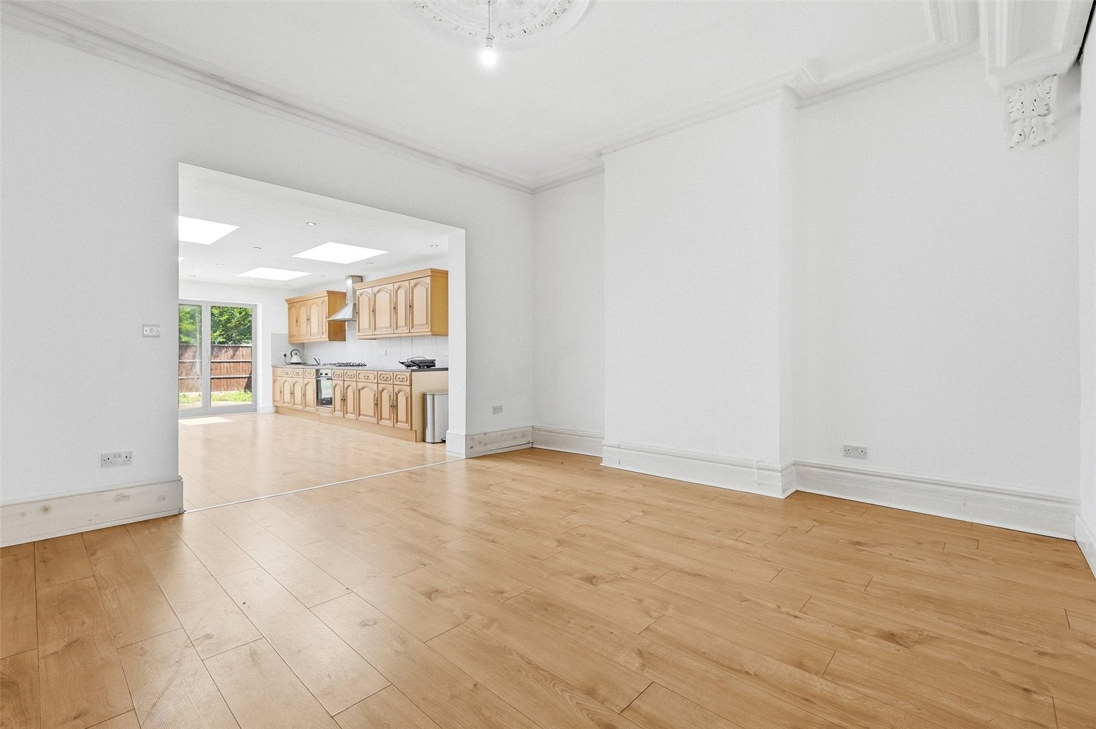 Flat Aldersbrook Road in Greater London