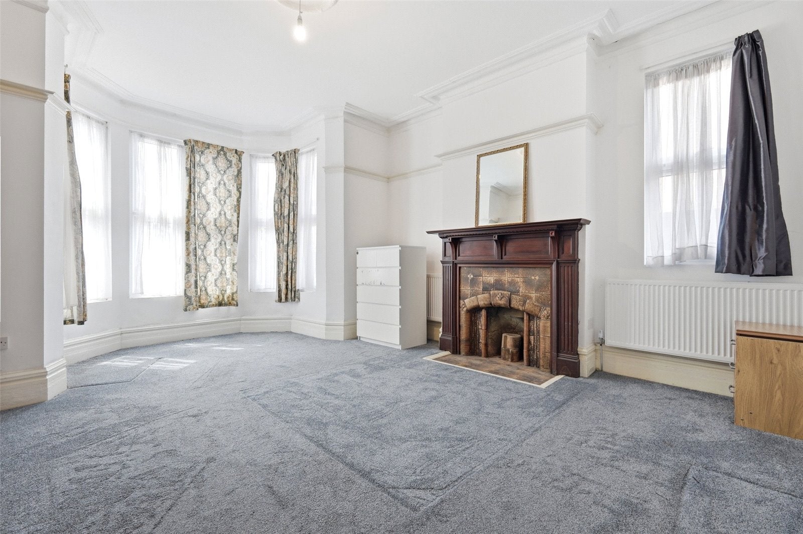 Flat Aldersbrook Road in Greater London