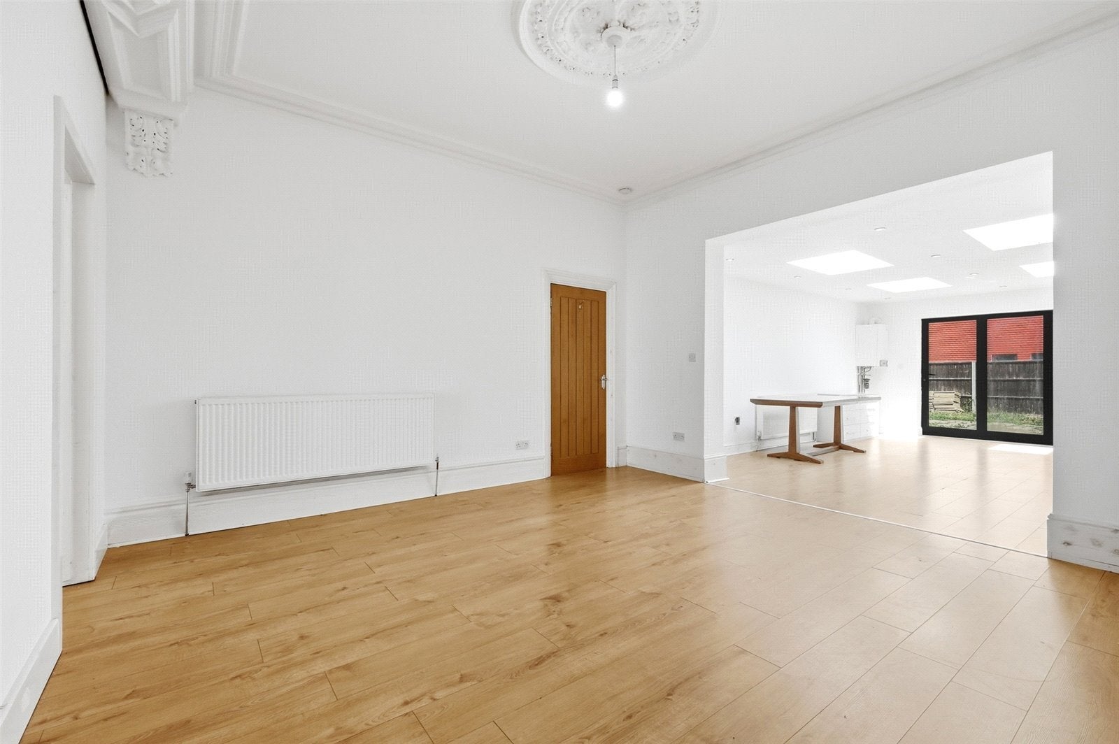 Flat Aldersbrook Road in Greater London