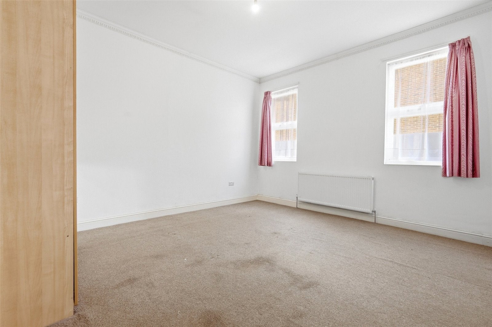Flat Aldersbrook Road in Greater London