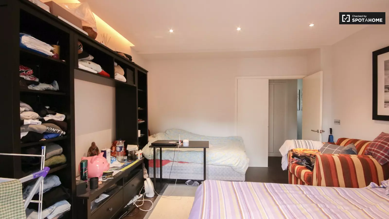 Flat Wiltshire Close in Greater London