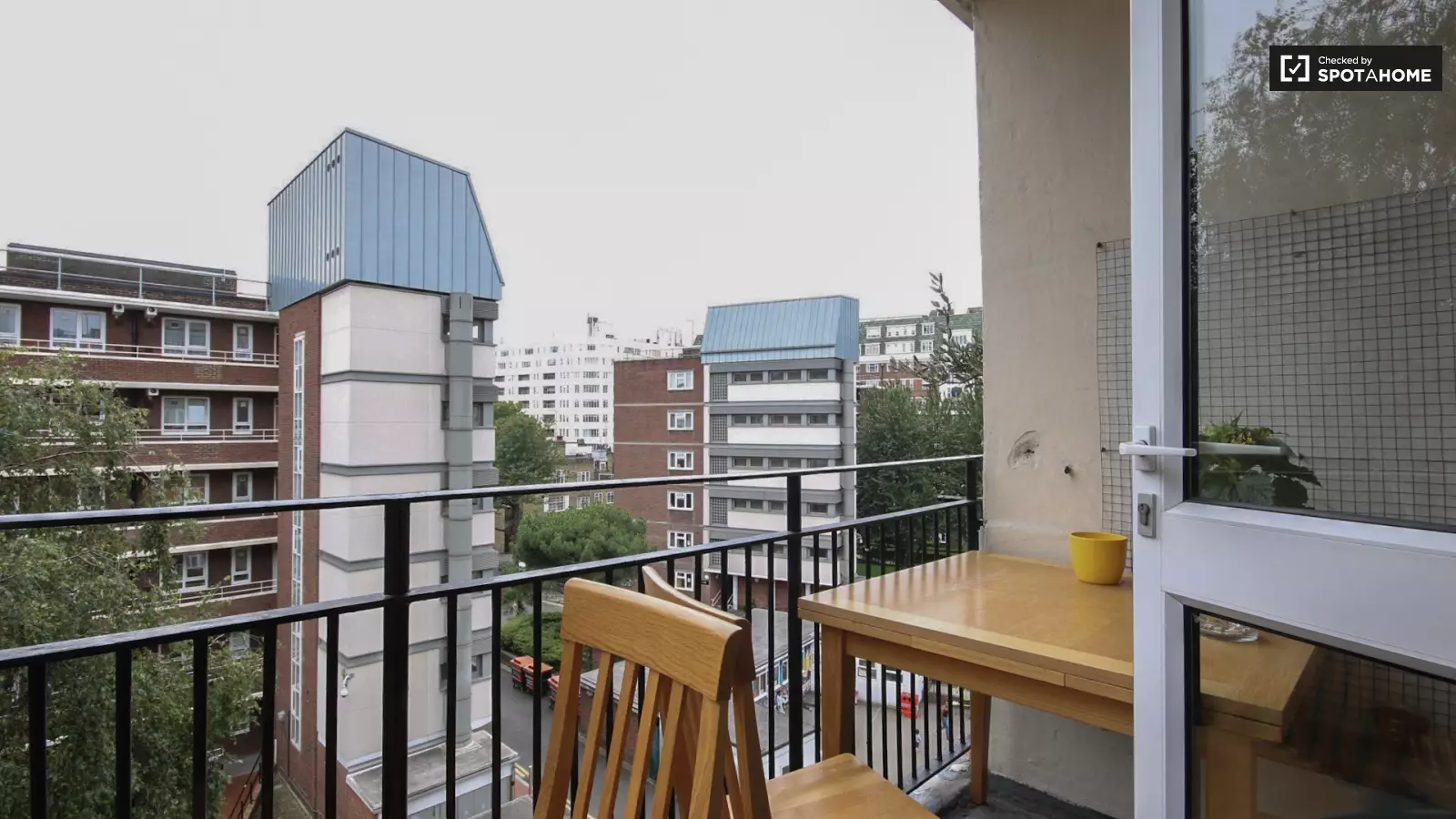 Flat Wiltshire Close in Greater London