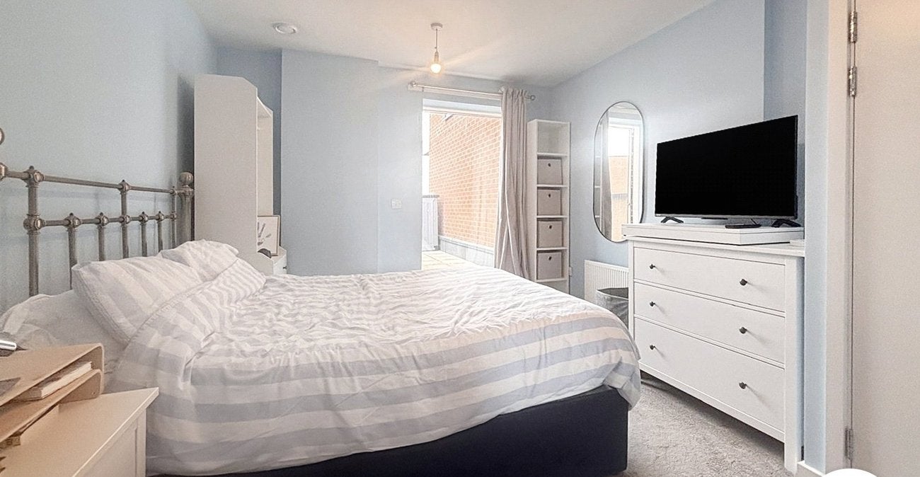 Flat Dell View Road in Greater London