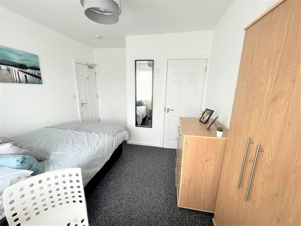 Room Burgess Road in Southampton