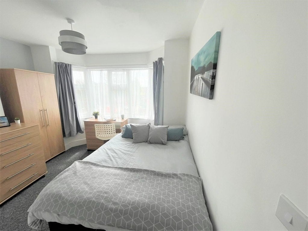 Room Burgess Road in Southampton