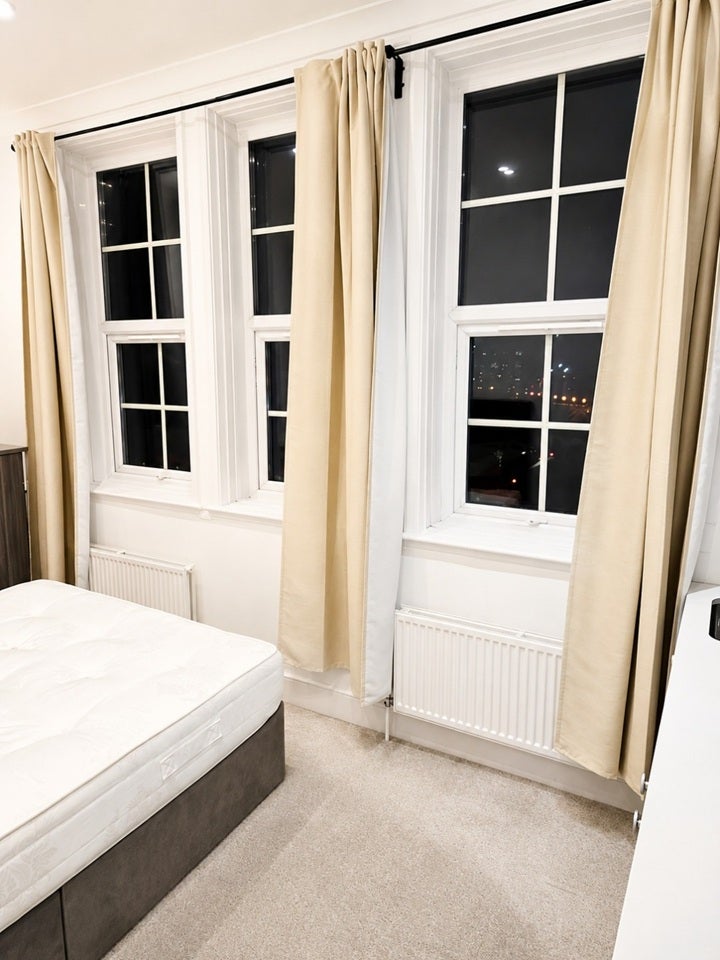 Flat Wandsworth High Street in Greater London