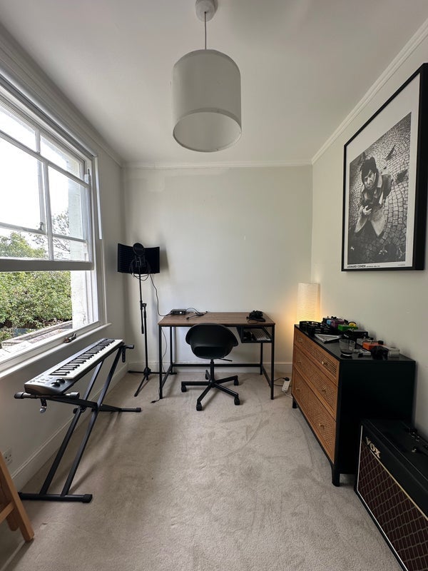 Room Rathcoole Avenue in Greater London