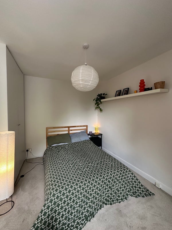 Room Rathcoole Avenue in Greater London