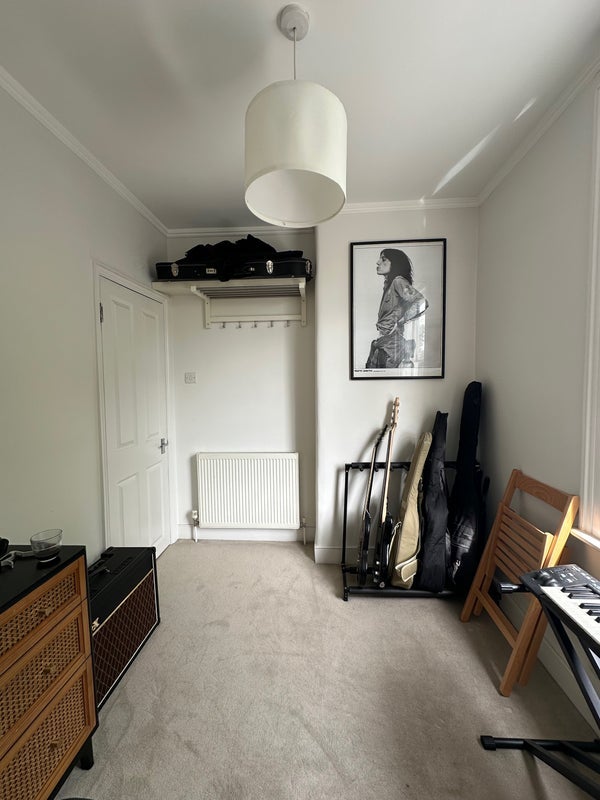 Room Rathcoole Avenue in Greater London