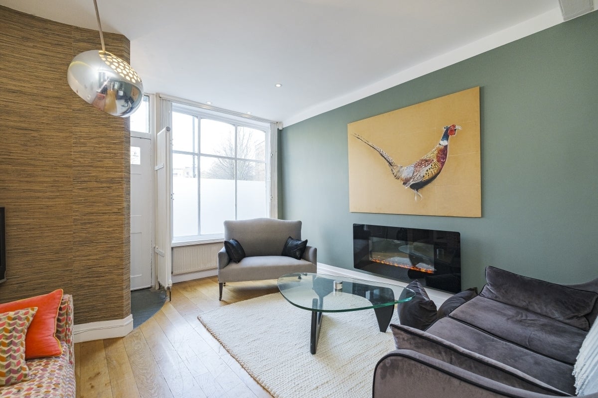 House Black Eagle Yard in Greater London