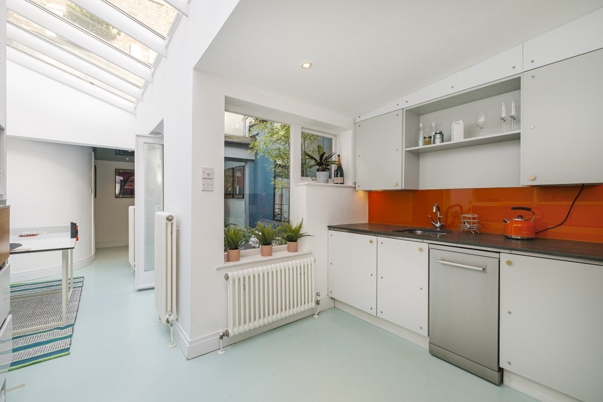 House Black Eagle Yard in Greater London