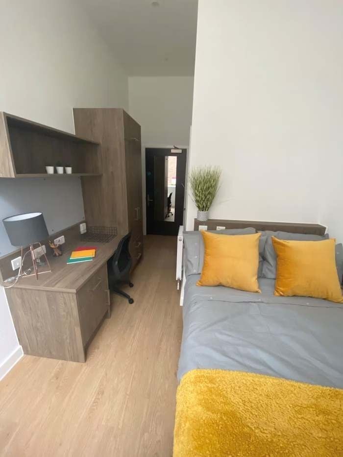 Flat Westwood Way in Coventry