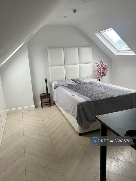 Room Albury Drive in Greater London