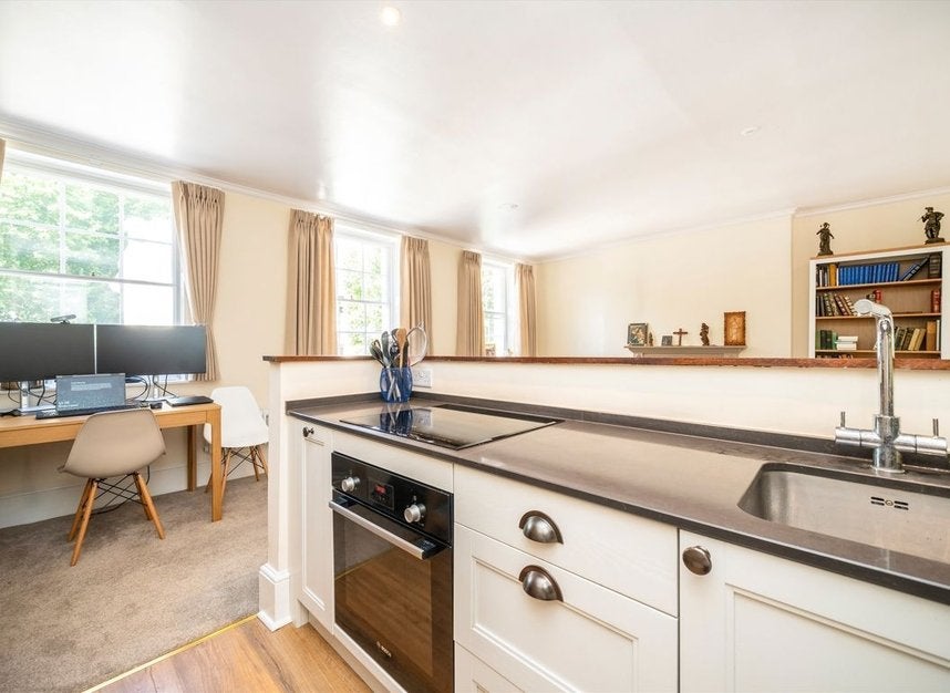 Flat Great Russell Street in Greater London
